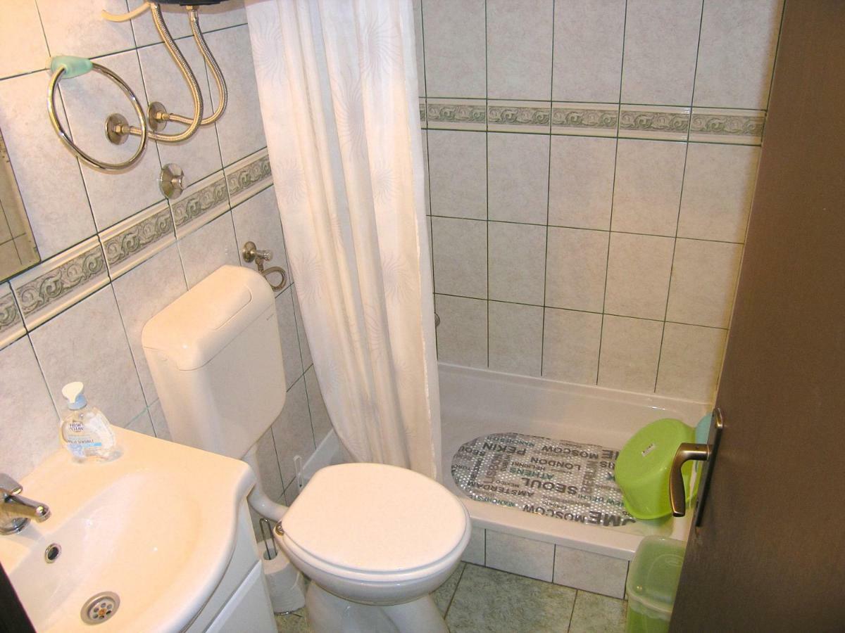 Studio Apartment Tamara Krk Town Exteriör bild
